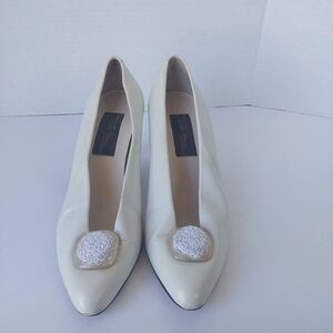 Vintage Sesto Meucci Off  White Leather Italian Pumps With Rosette Size 7 1/2